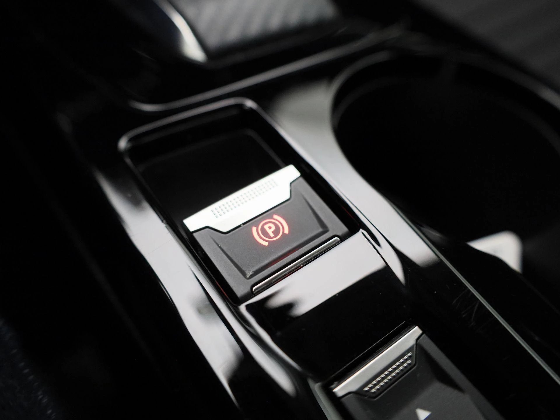 Peugeot-e-208-image-27