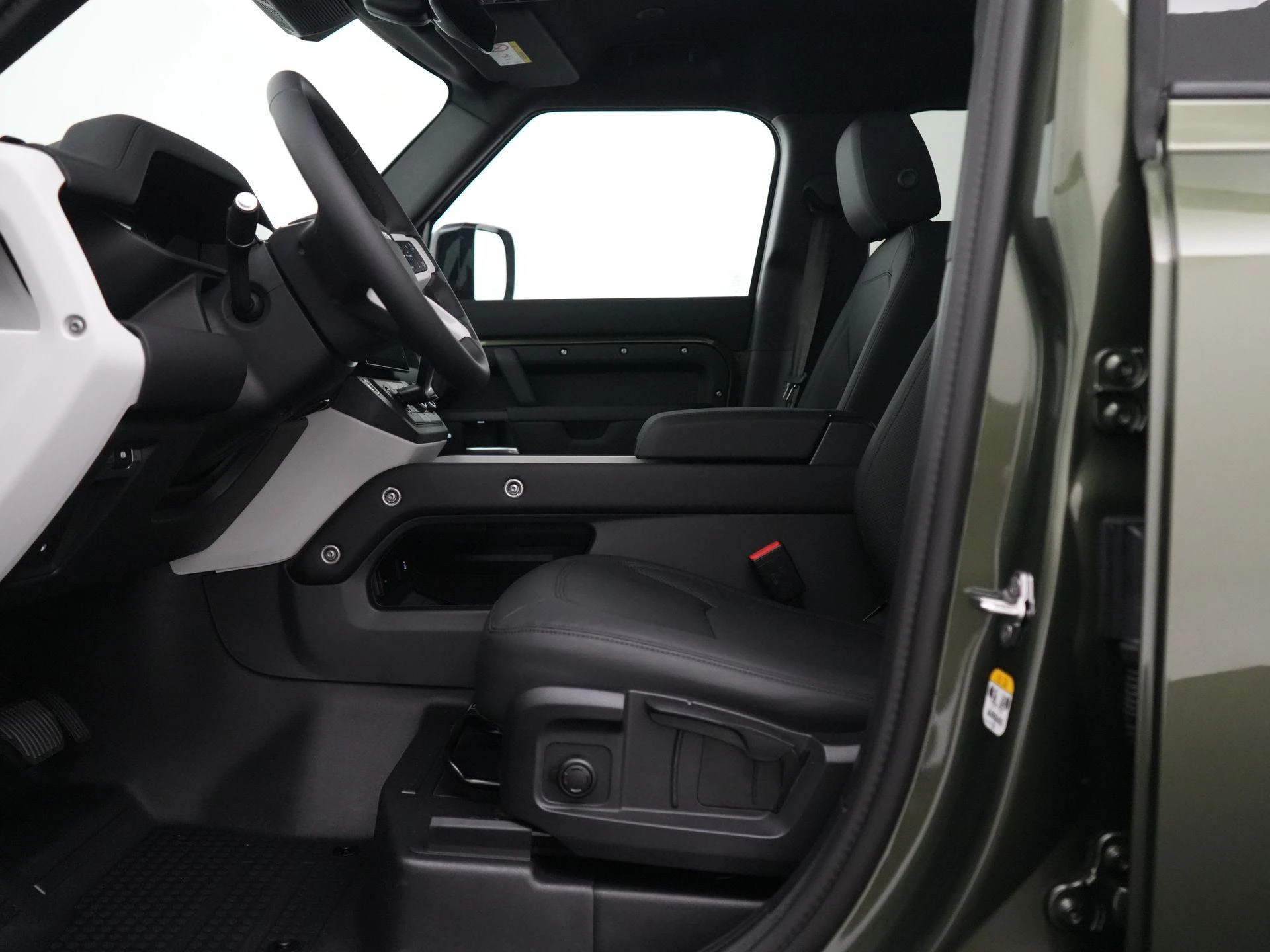 Land Rover-Defender-image-33