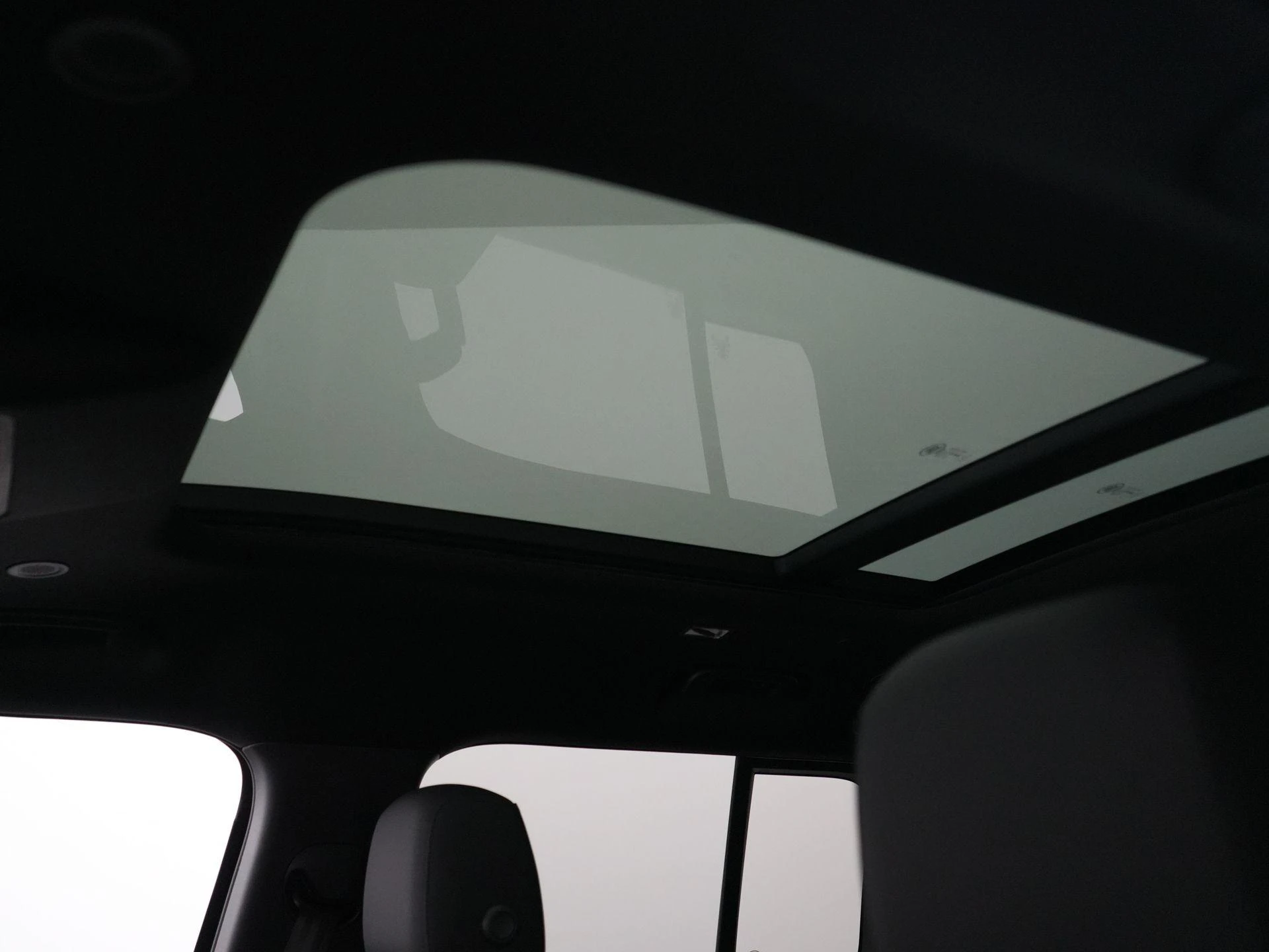 Land Rover-Defender-image-31