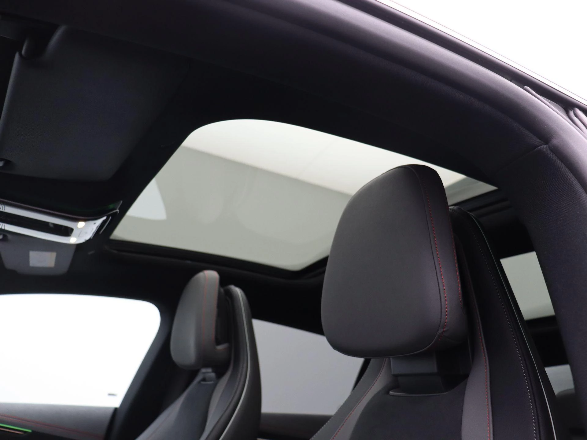 Mercedes-Benz EQE 300 AMG Line + PANORAMISCH DAK + CARPLAY + CAMERA +