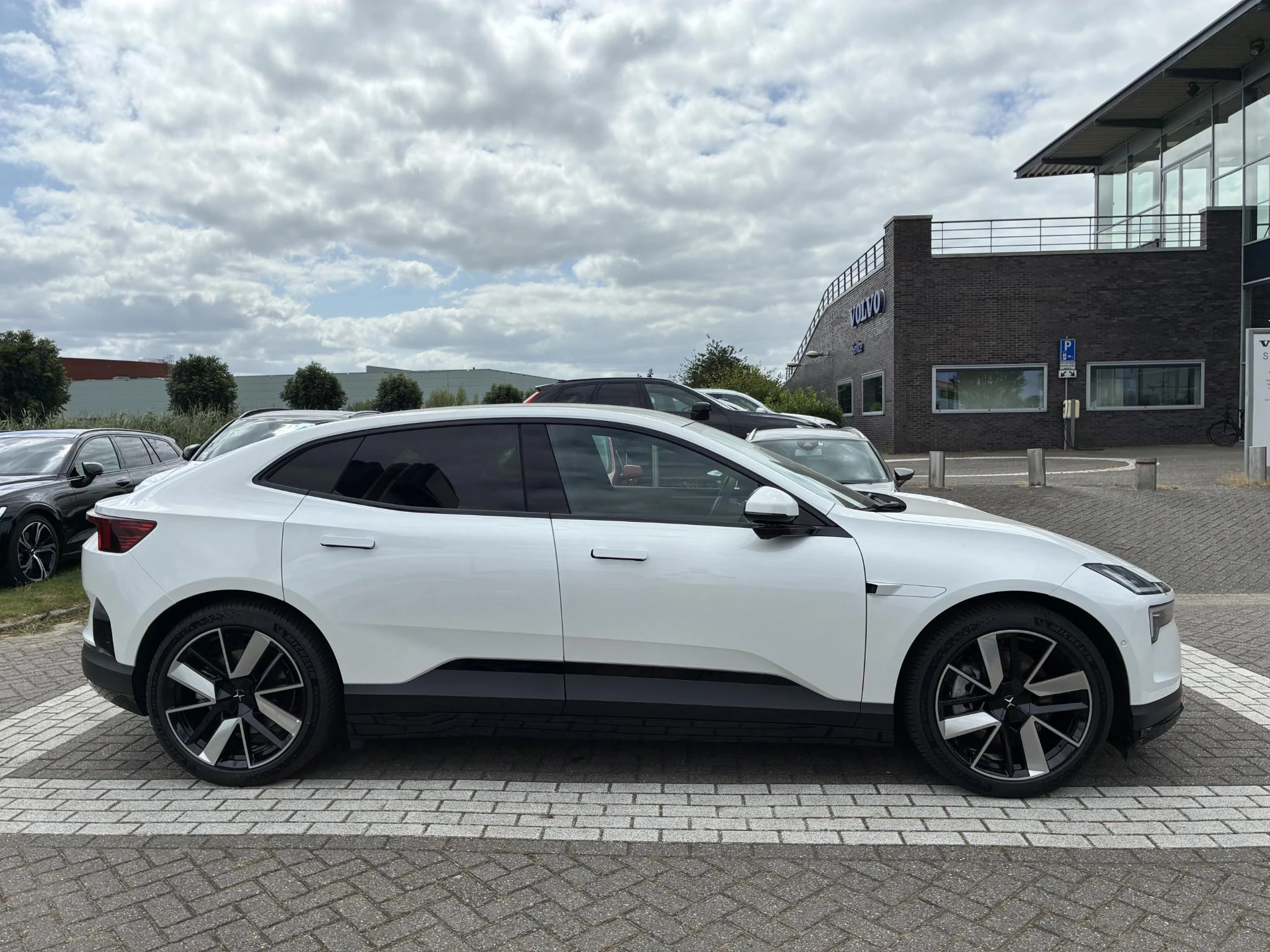 Polestar 4 Long Range Single motor Plus 100 kWh