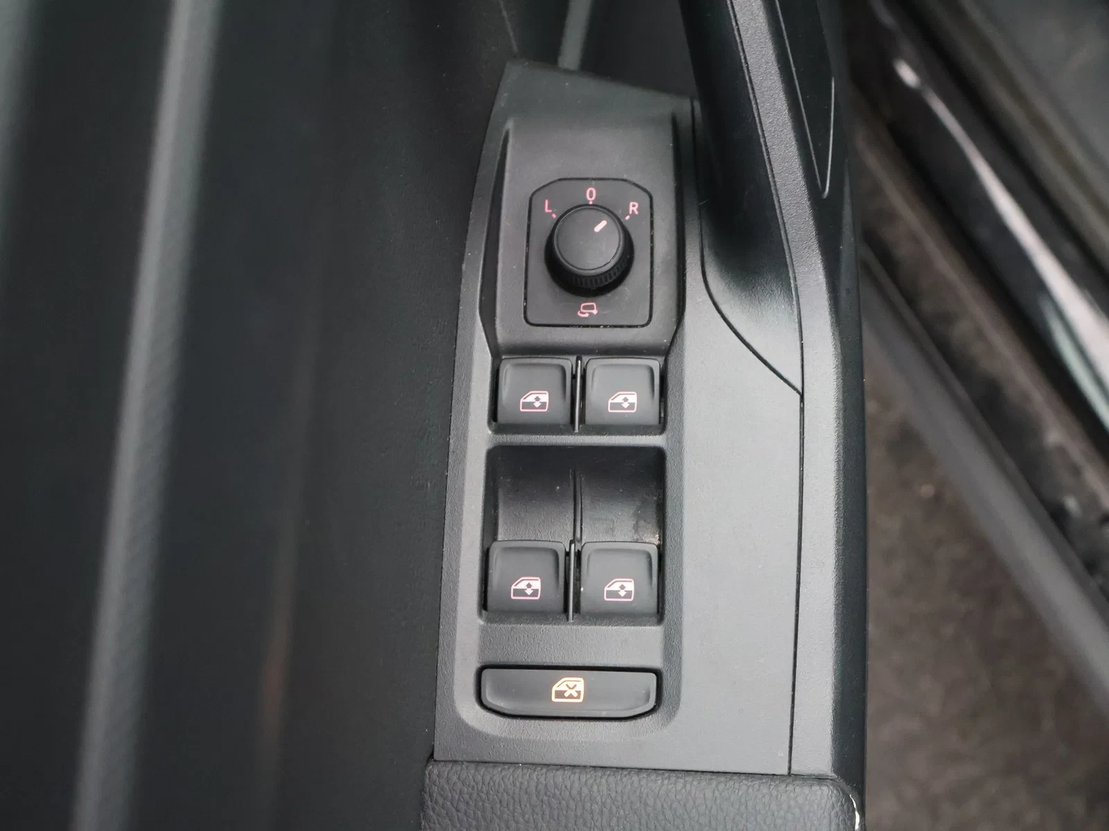 SEAT-Arona-image-12