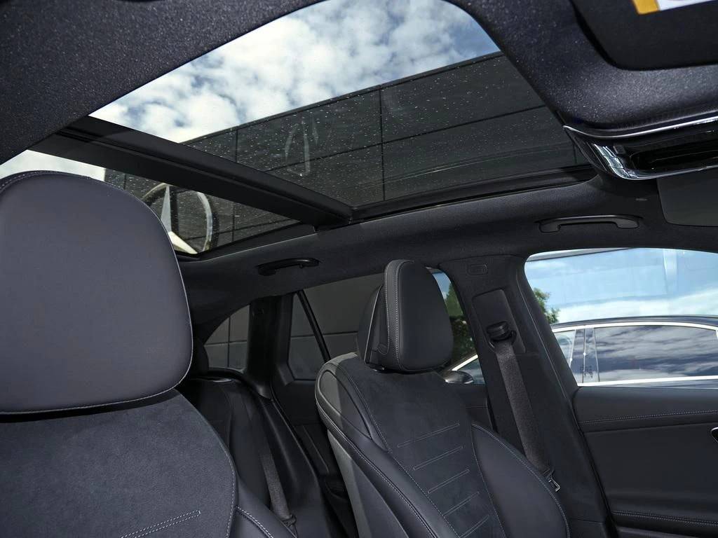 Mercedes-Benz-GLC 220 d-image-14