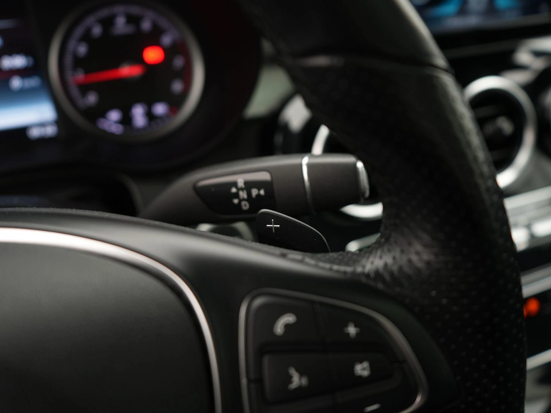 Mercedes-Benz-GLC-image-27