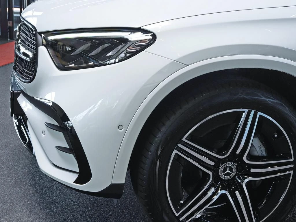 Mercedes-Benz-GLC 300-image-3