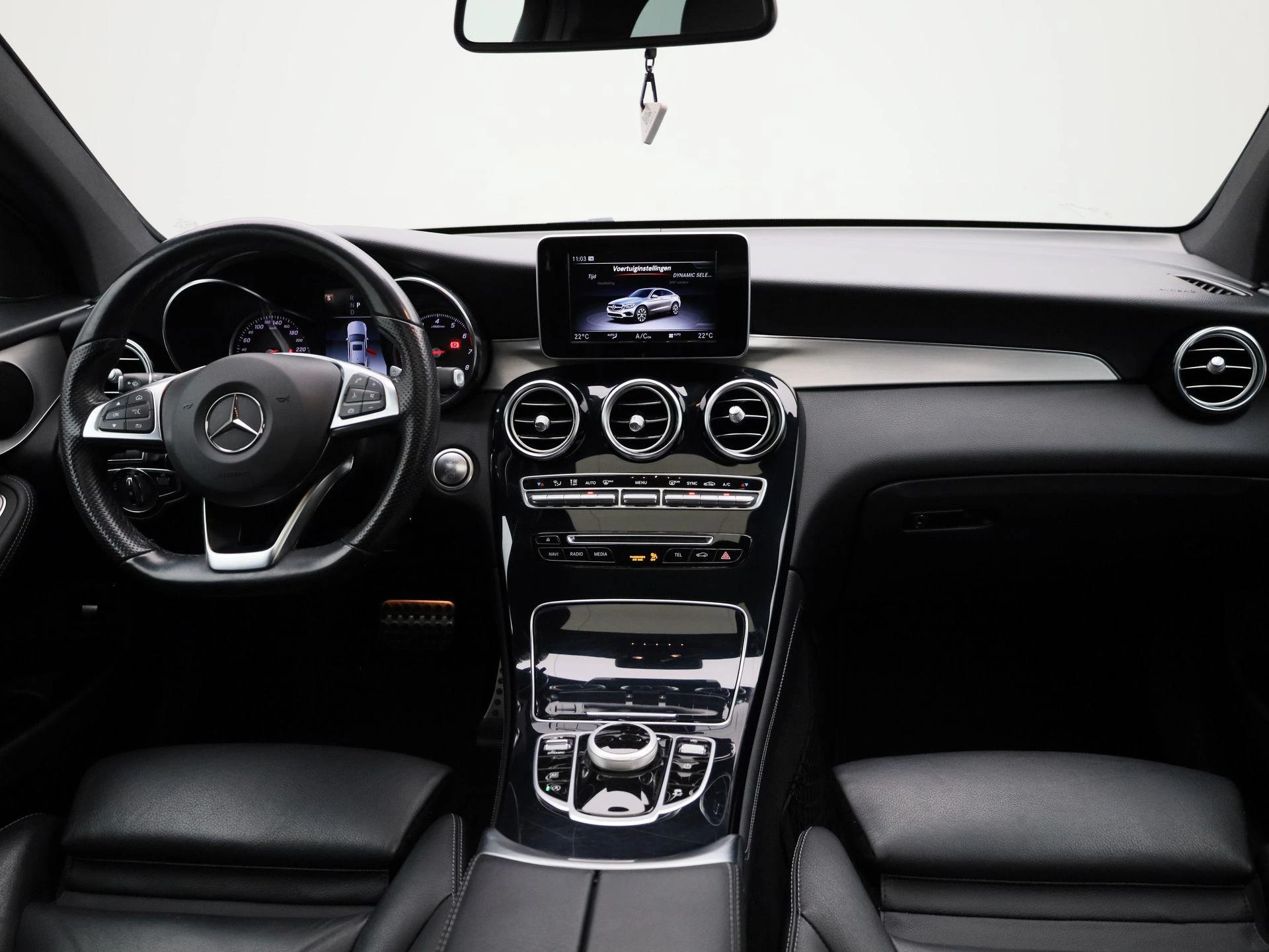 Mercedes-Benz-GLC-image-38