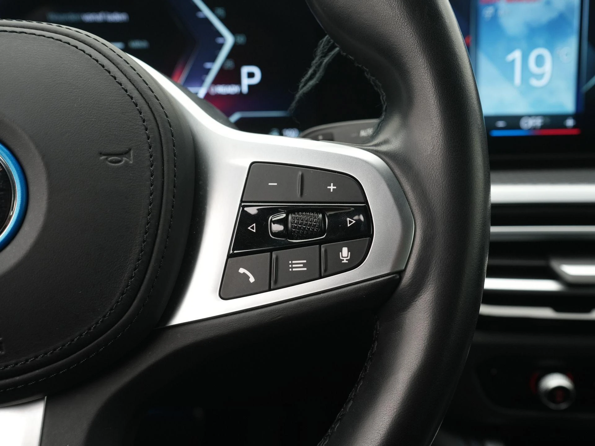 BMW-i4-image-29