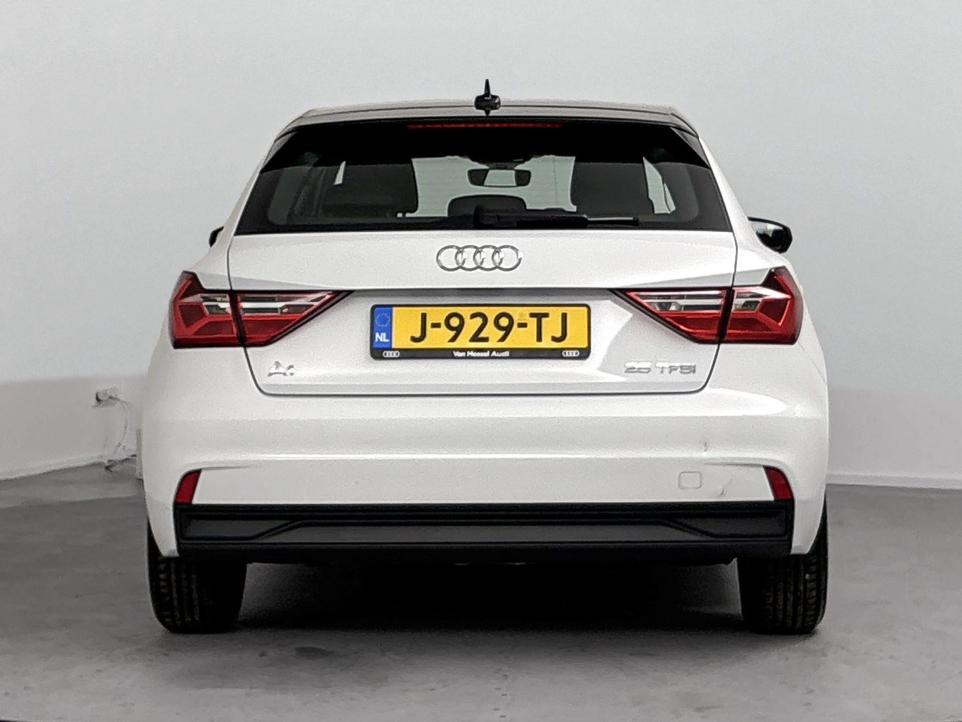 Audi-A1 Sportback-image-2