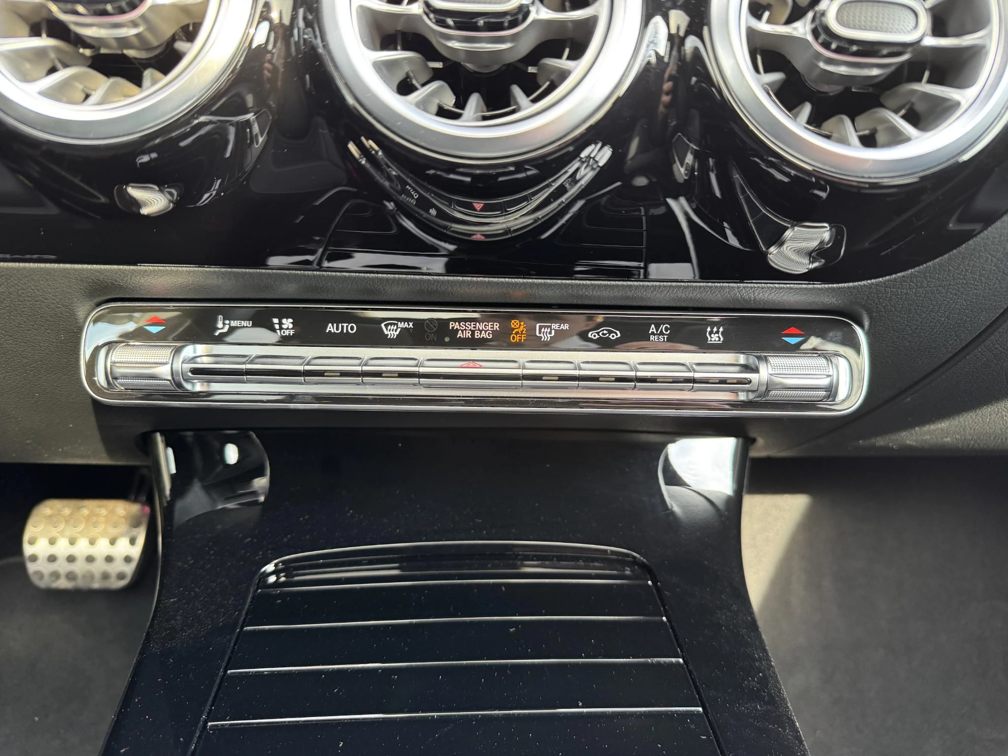 Mercedes-Benz-CLA-image-20