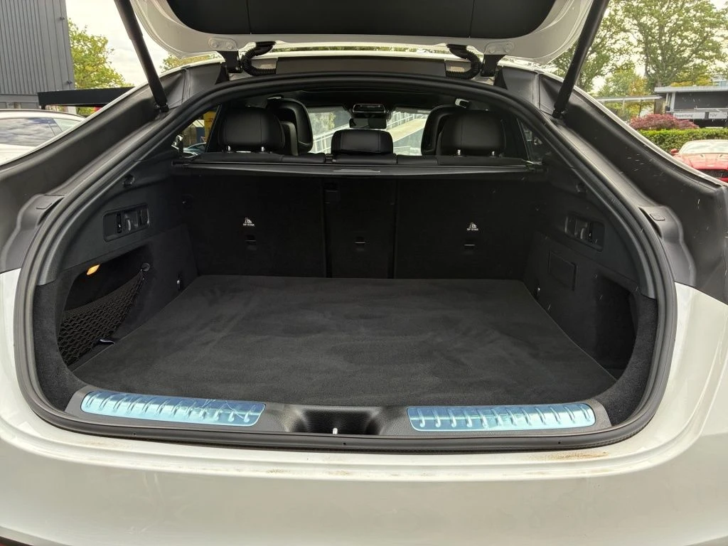 Mercedes-Benz-GLC 220 d-image-13