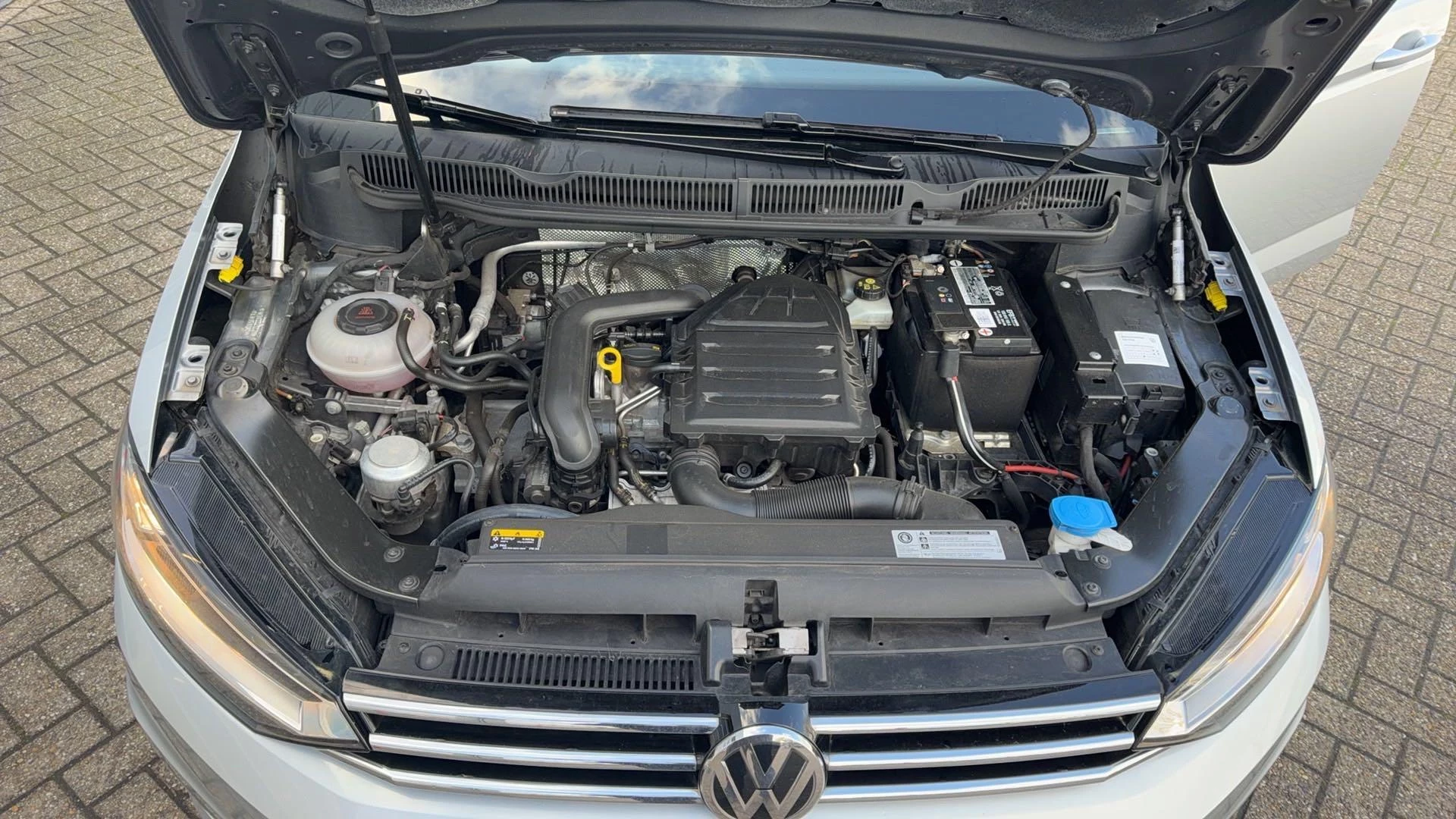Volkswagen-Touran-image-6