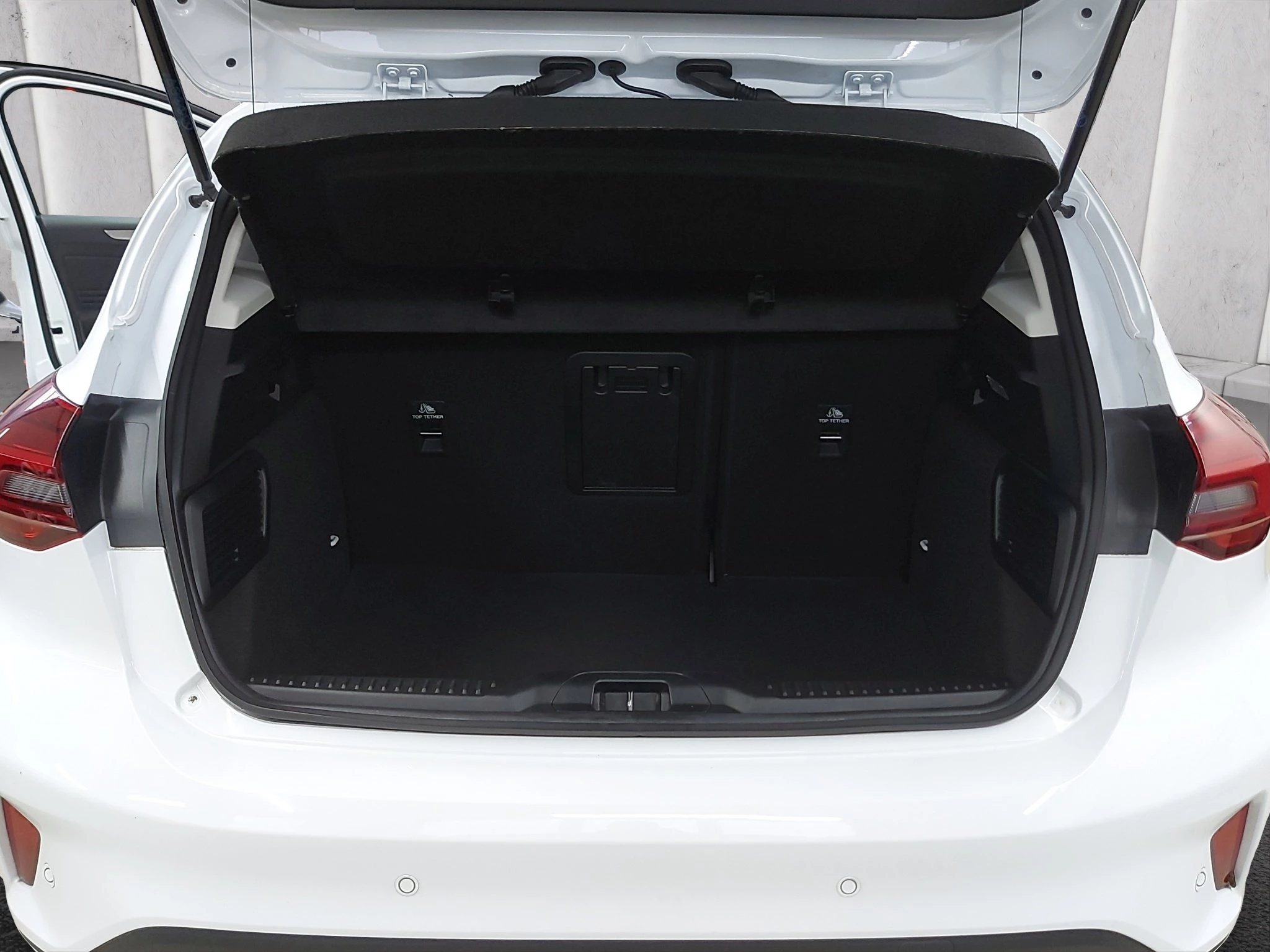 Ford Focus Titanium DESIGN Sondermodell 1.0 EcoBoost Hybrid 92kW Schräghecklimousine. 5-türig