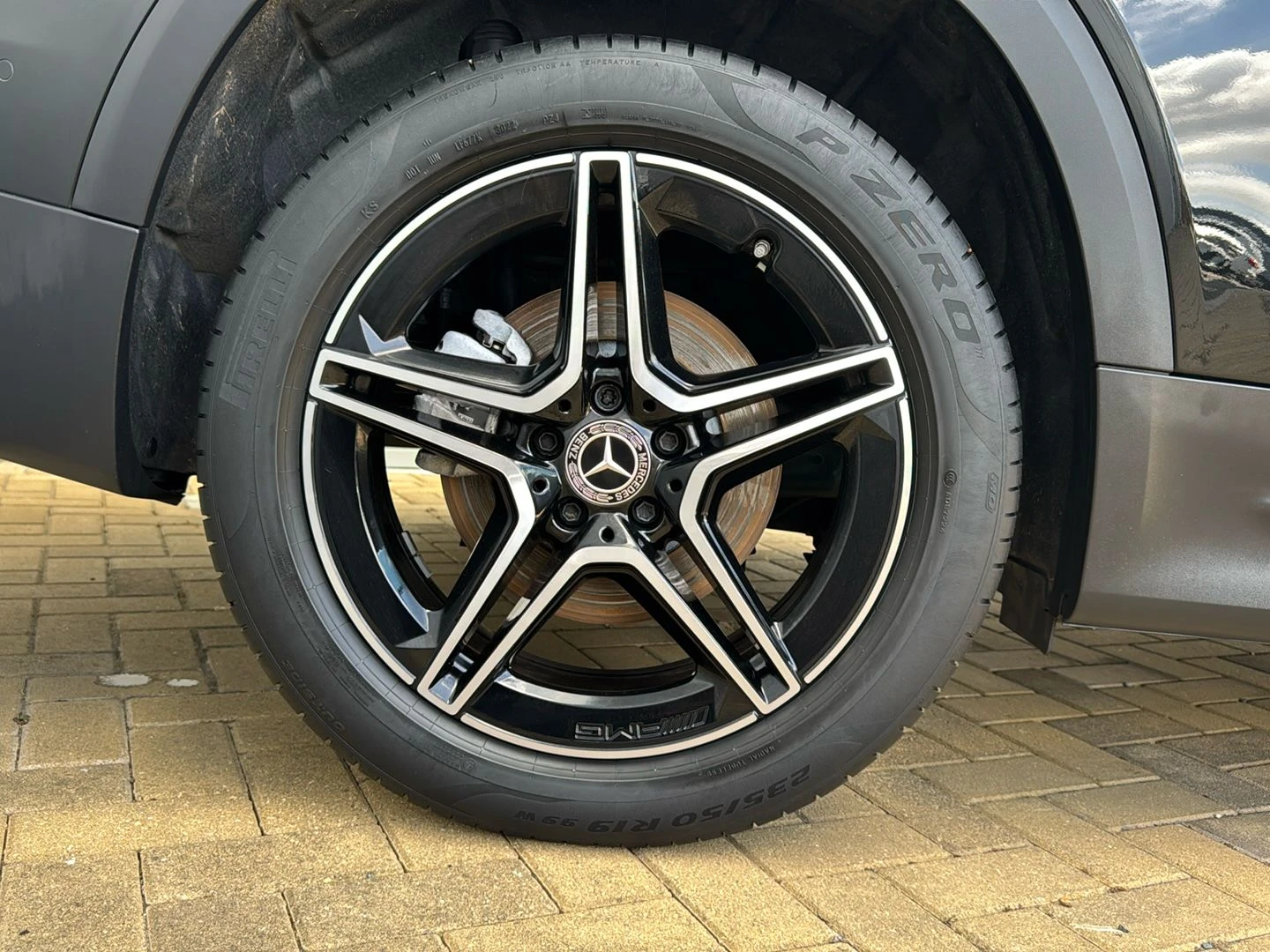 Mercedes-Benz-GLB-image-7