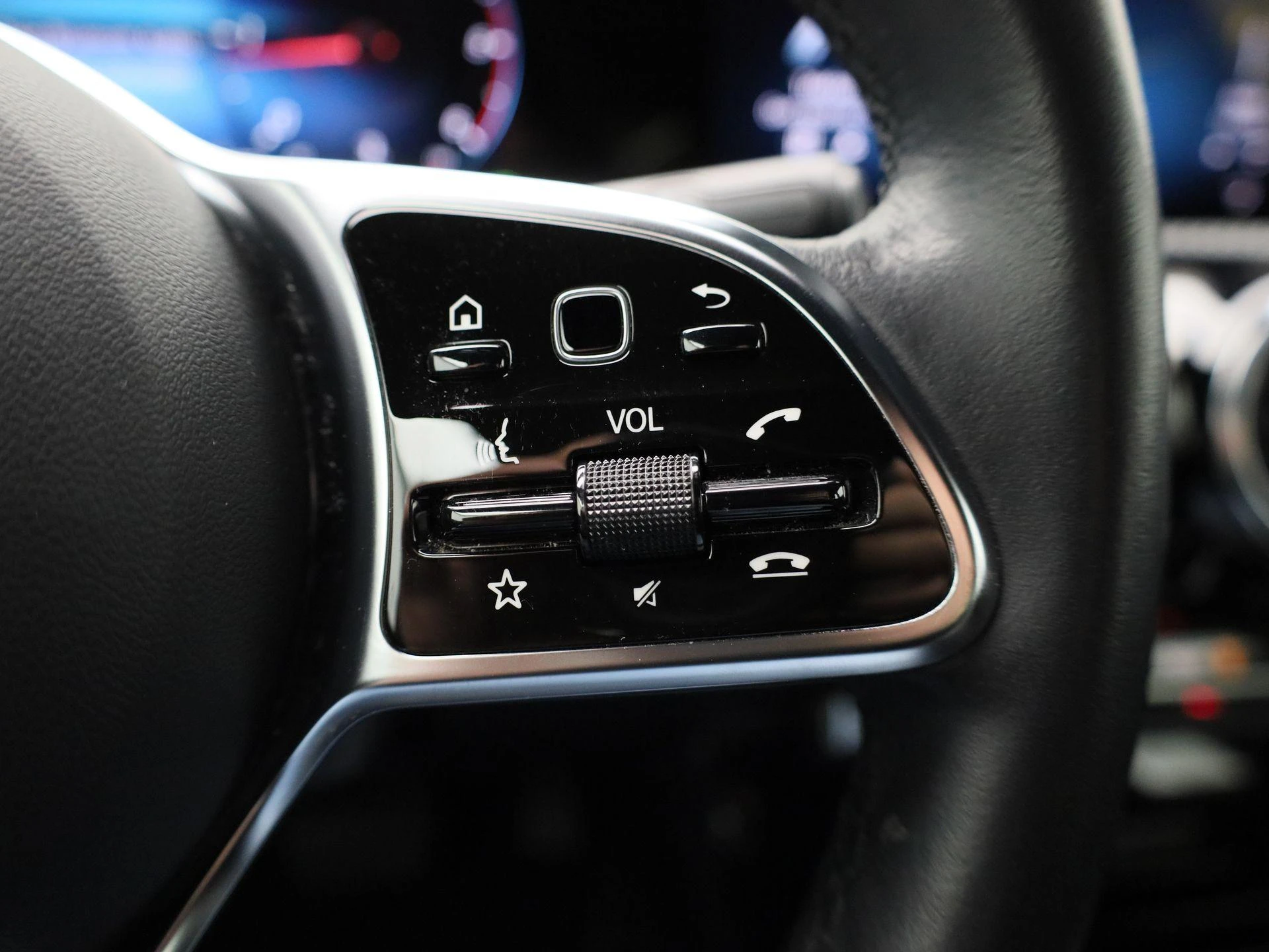 Mercedes-Benz-CLA-image-14