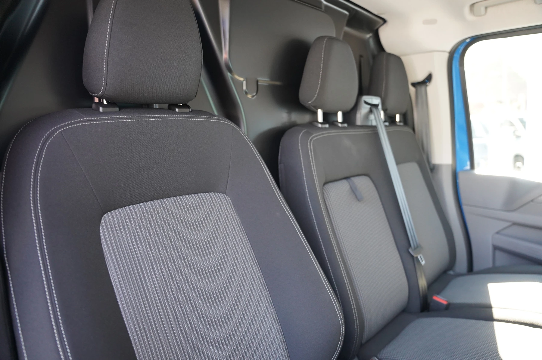 Volkswagen-Transporter-image-8