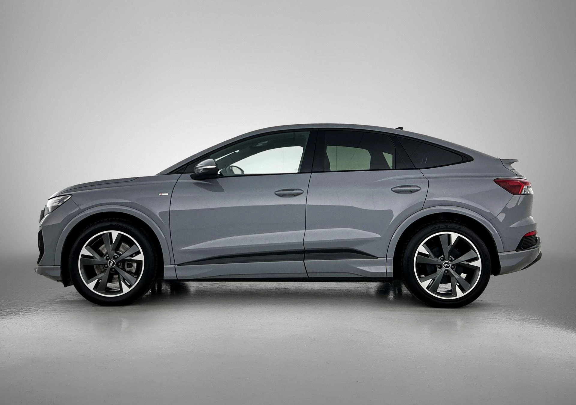 Audi-Q4 Sportback e-tron-image-2
