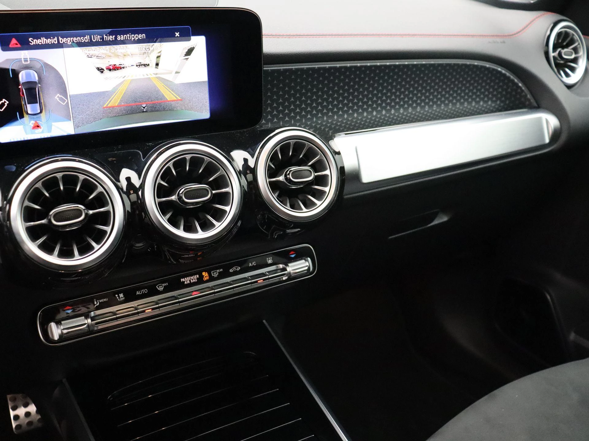 Mercedes-Benz EQB 250+ Star Edition + PANO DAK + BURMESTER + HEAD UP + TREKHAAK +