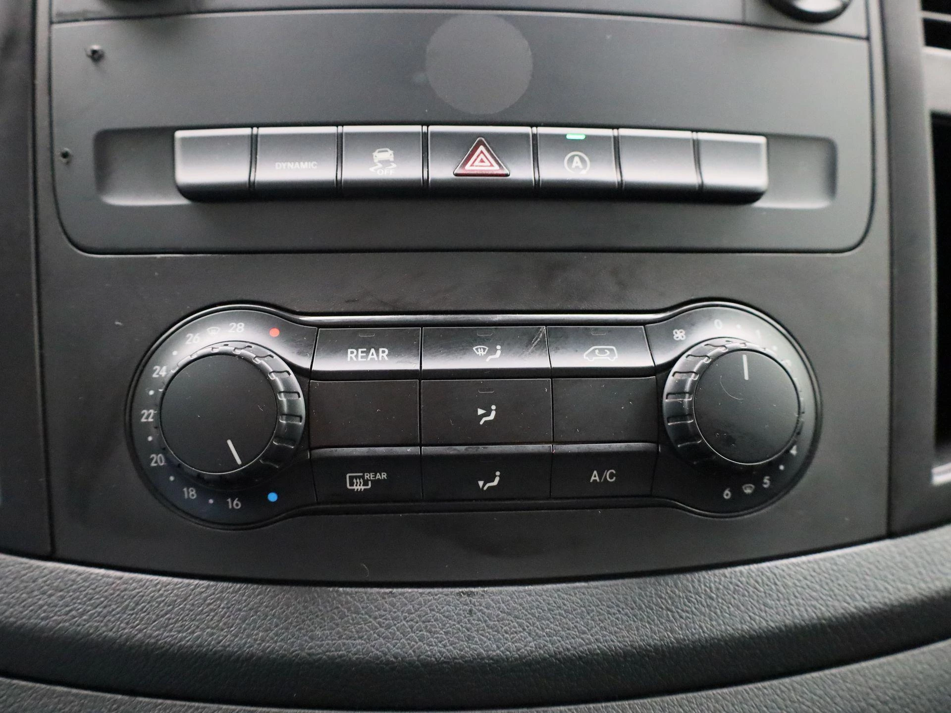 Mercedes-Benz-Vito-image-20