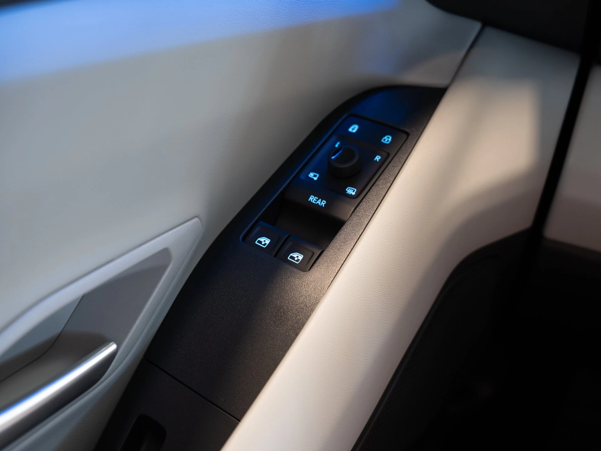 Ford Explorer Premium Extended Range 77kWh RWD WÄRMEPUMPE*AHK*FAS.PKT*KLIMAAUT*LED