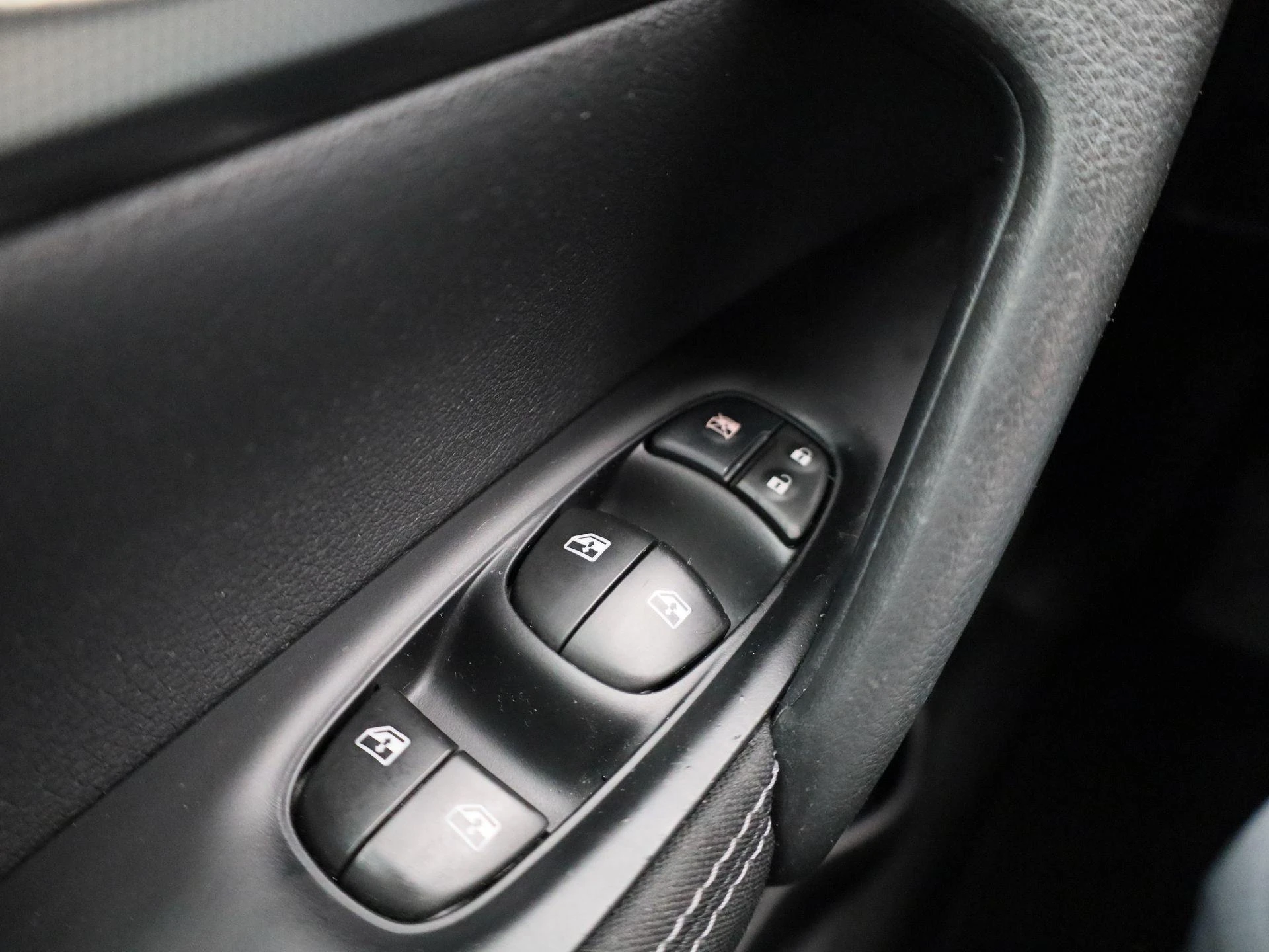 Nissan-QASHQAI-image-22