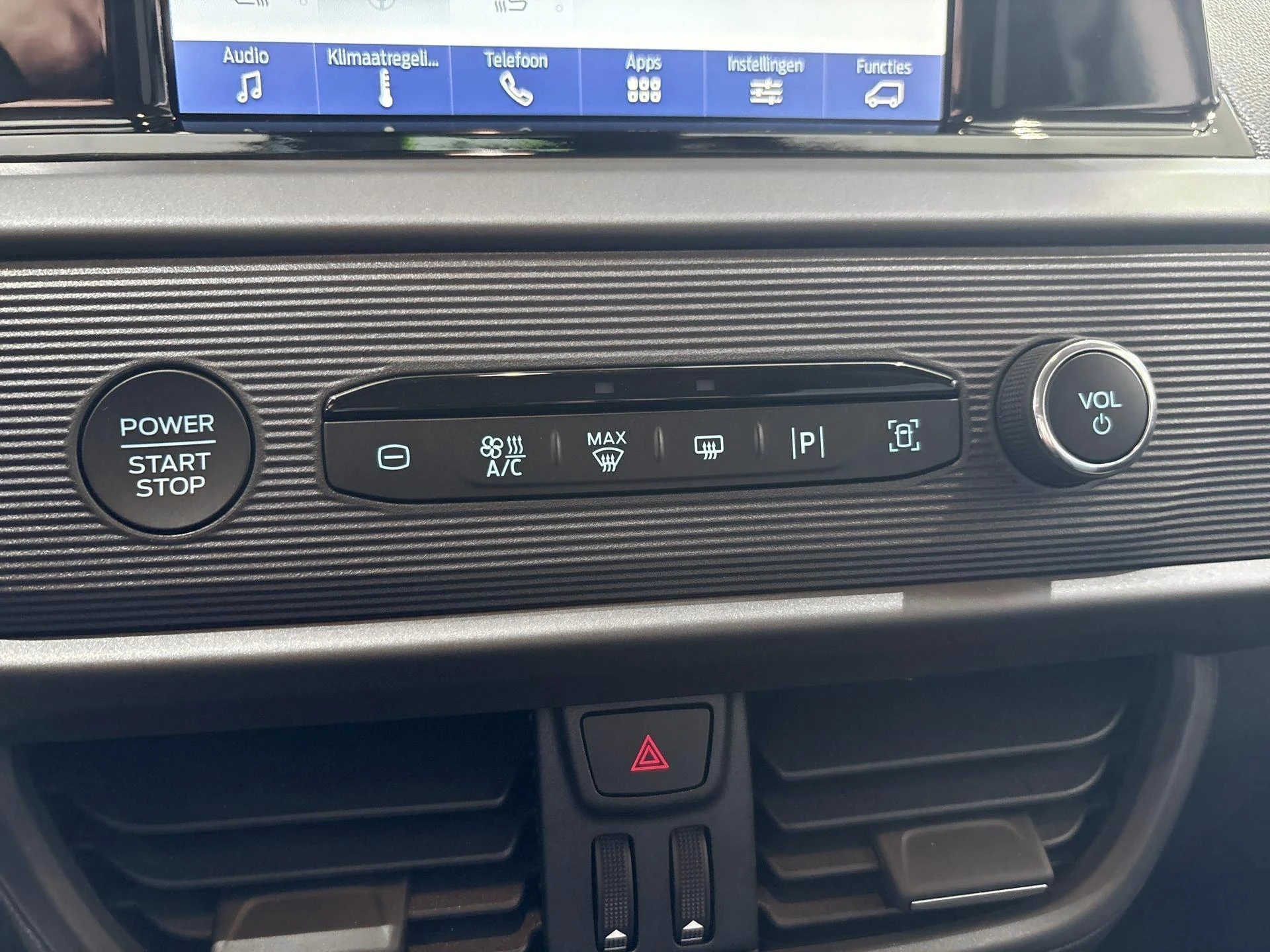 Ford-Tourneo Courier-image-17