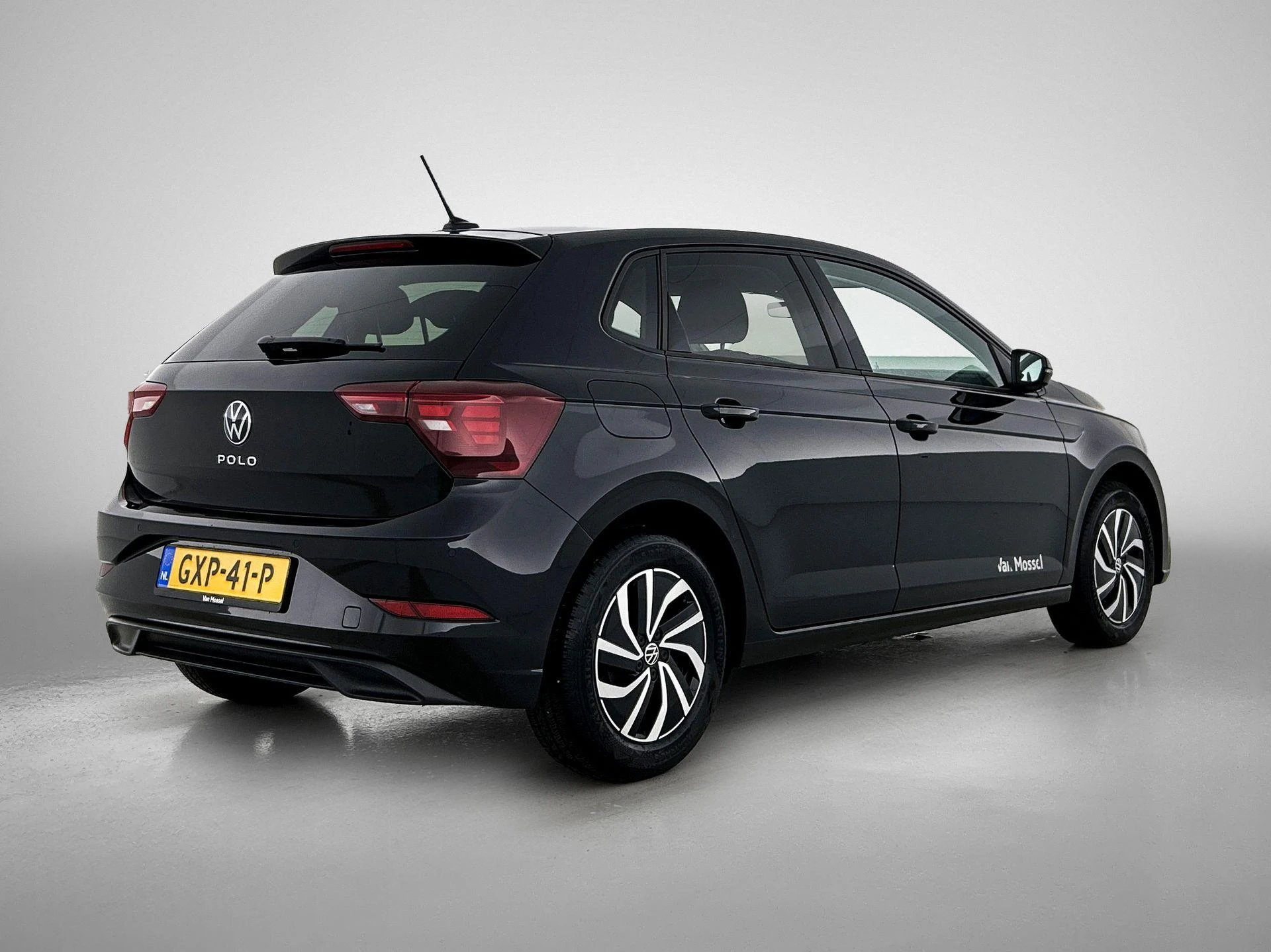 Volkswagen-Polo-image-3