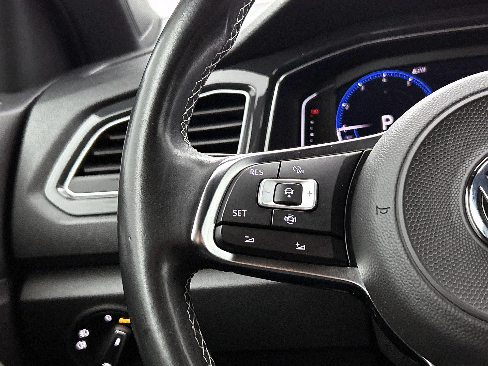 Volkswagen-T-Roc-image-5