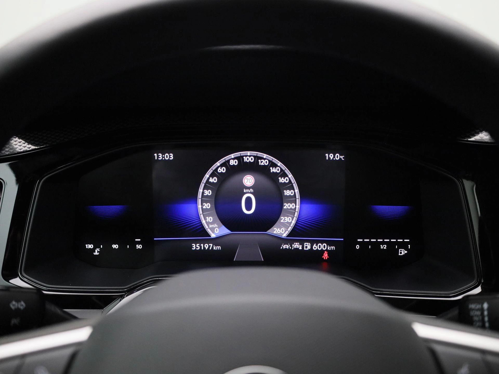 Volkswagen-Polo-image-12