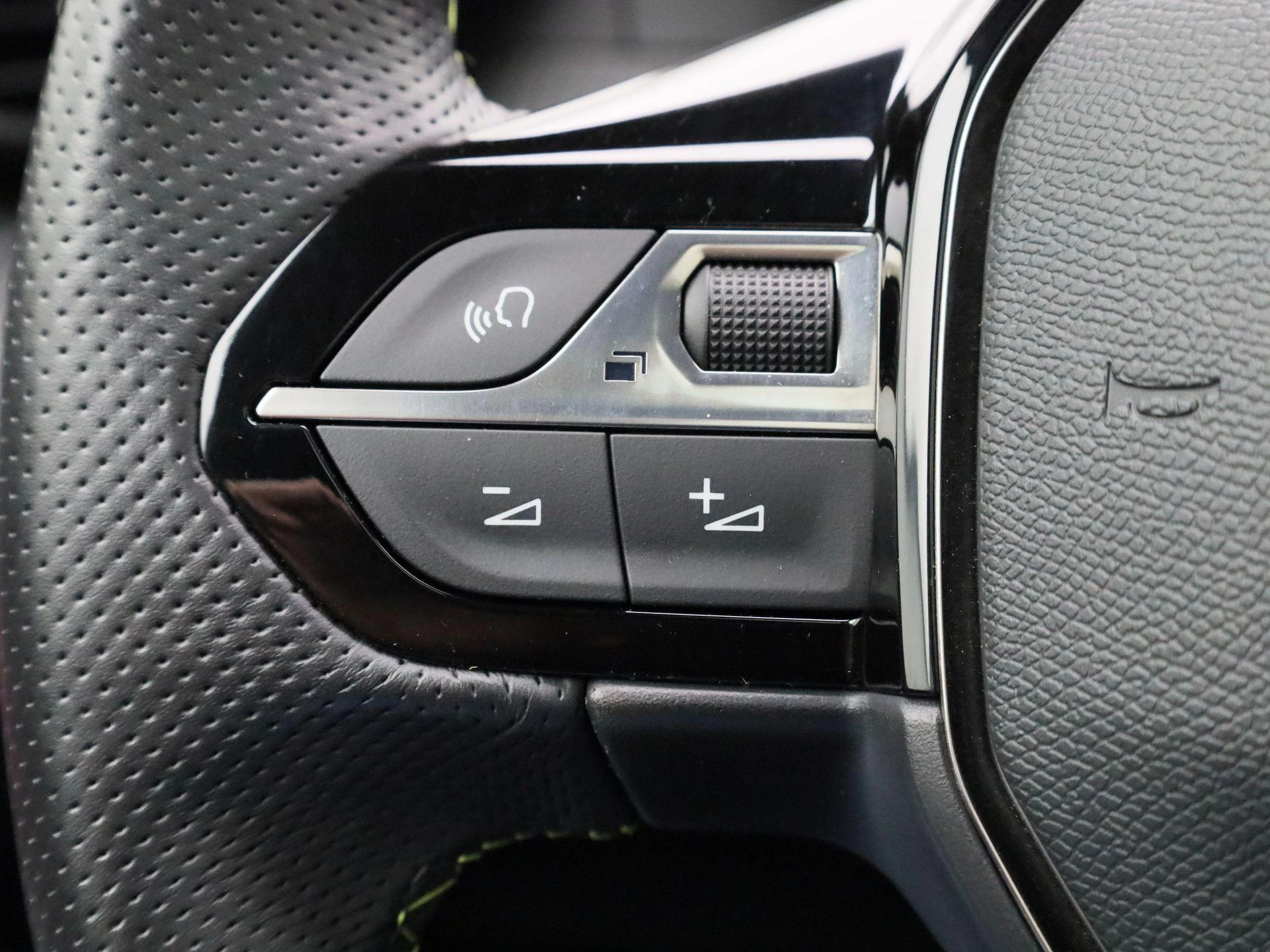 Peugeot-e-2008-image-21