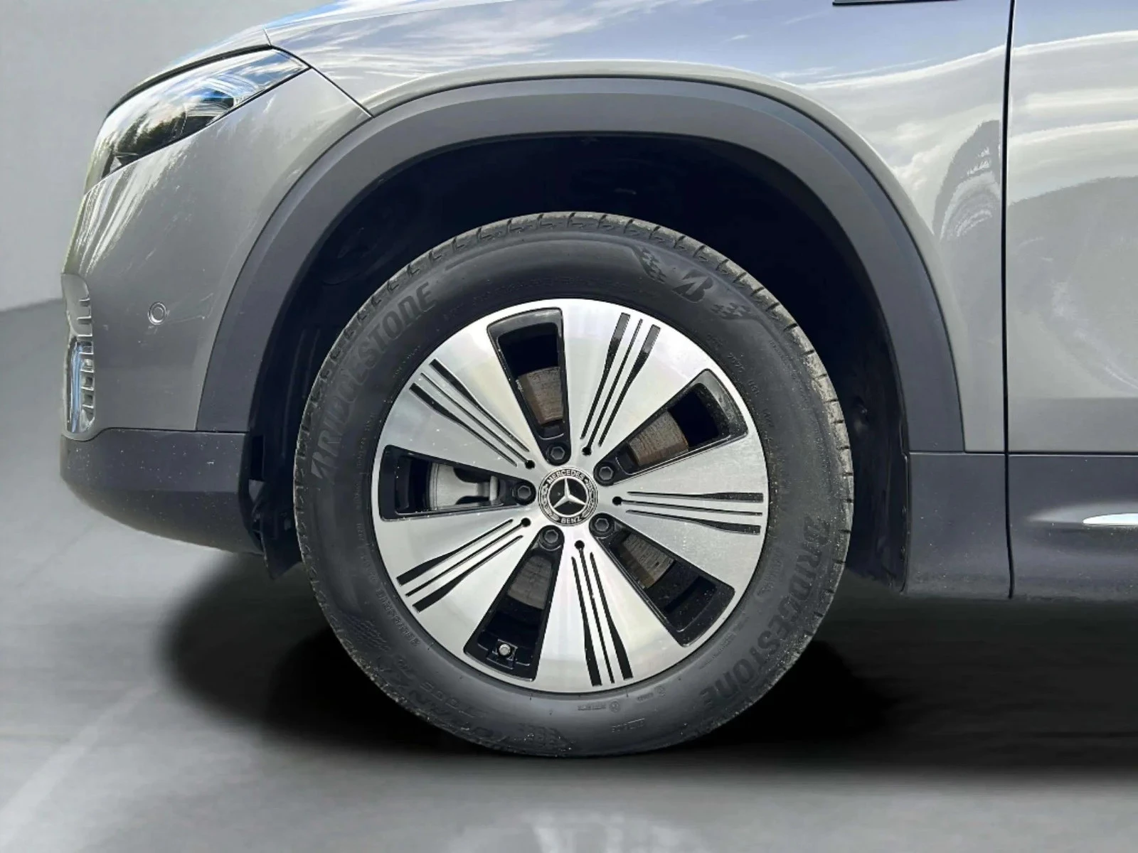 Mercedes-Benz-EQB-image-8