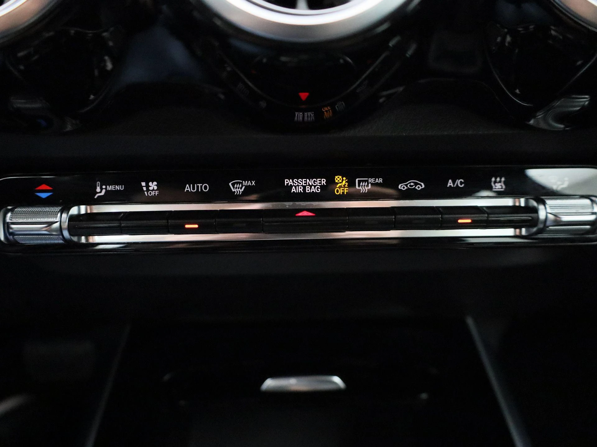 Mercedes-Benz-EQB-image-23