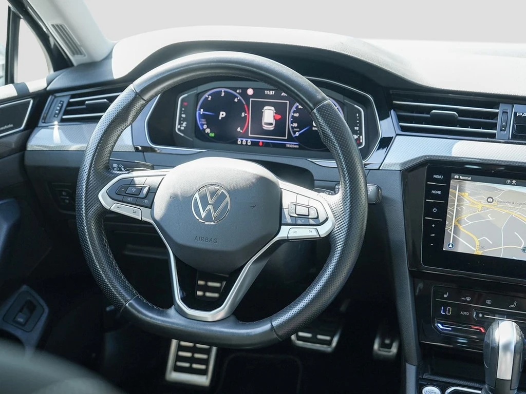 Volkswagen-Passat-image-11