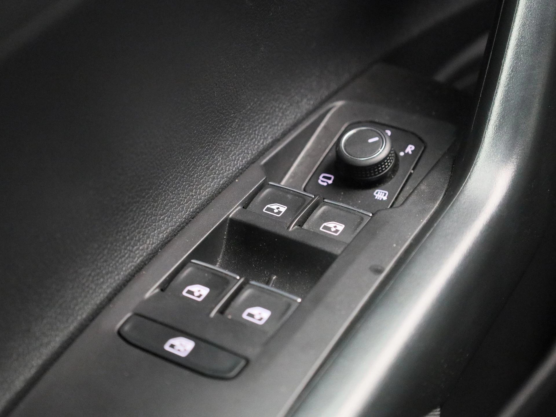 Volkswagen-Polo-image-24