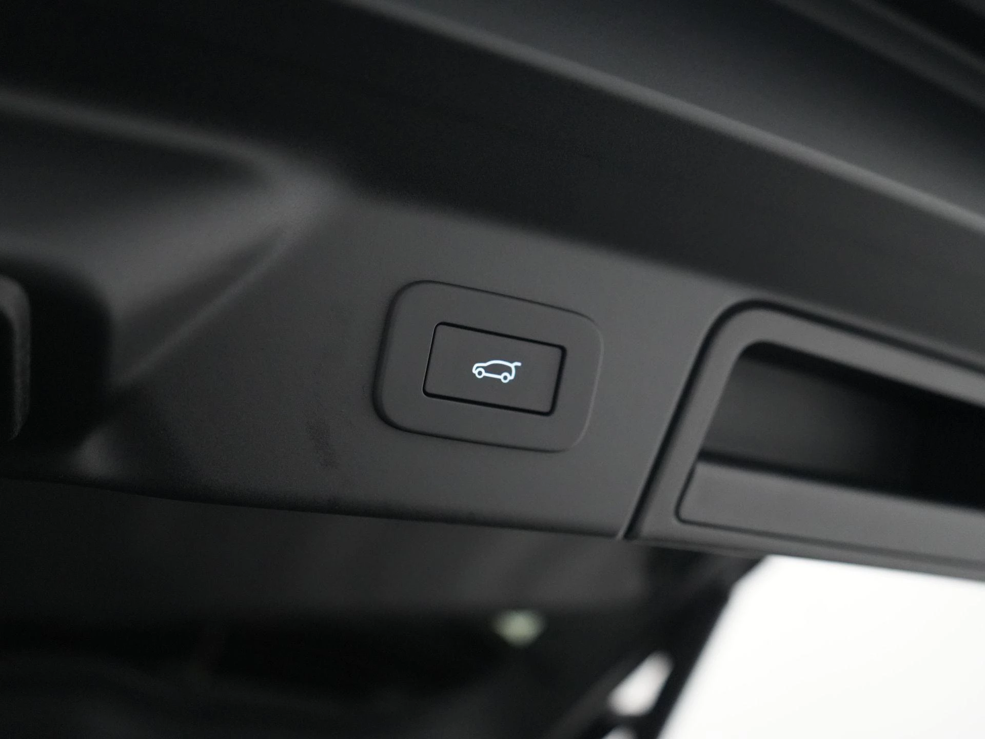 Land Rover-Range Rover Velar-image-46