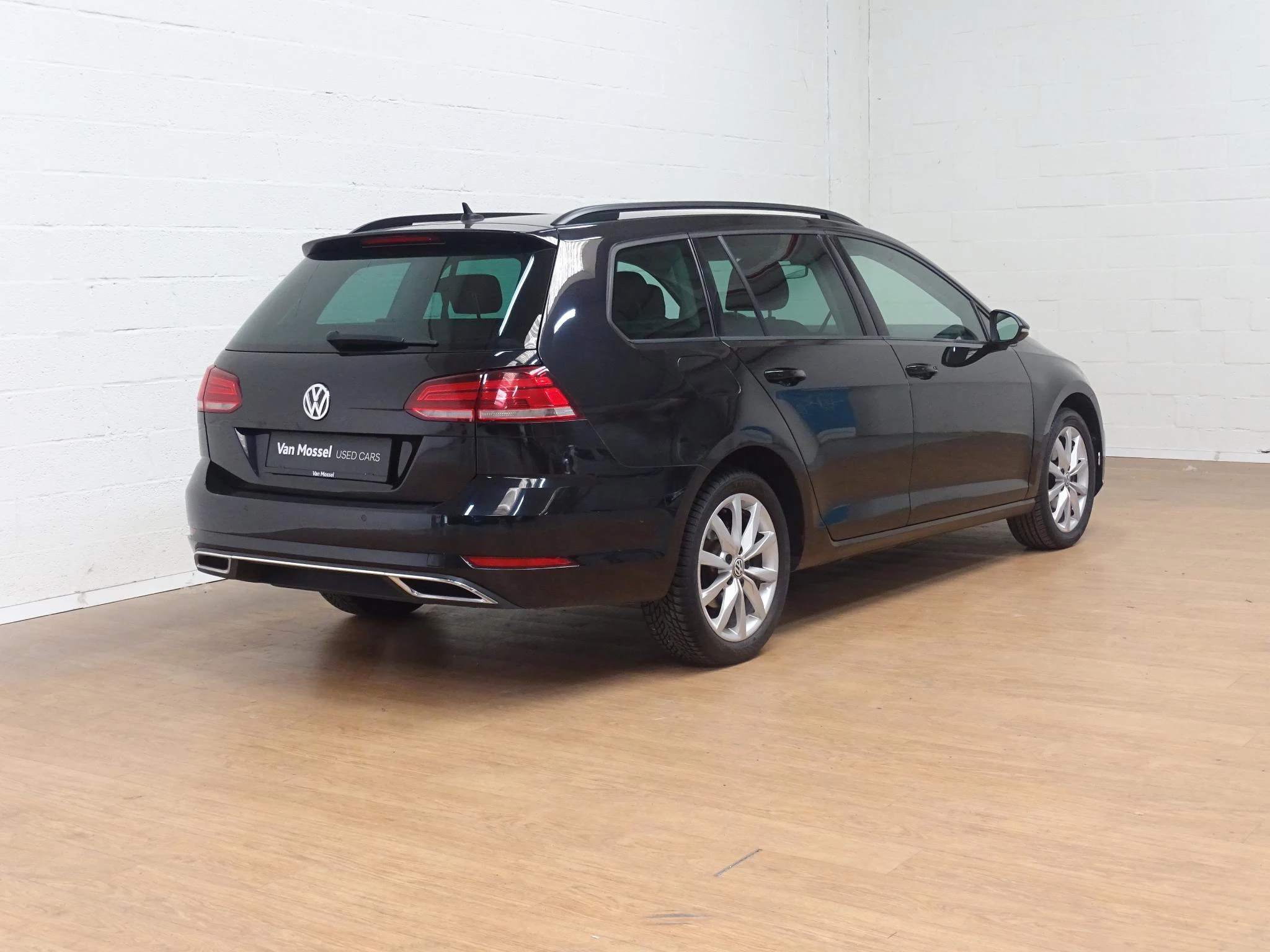 Volkswagen-Golf-image-7