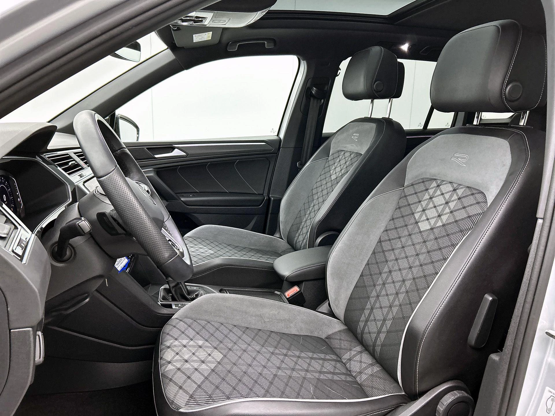 Volkswagen-Tiguan-image-35