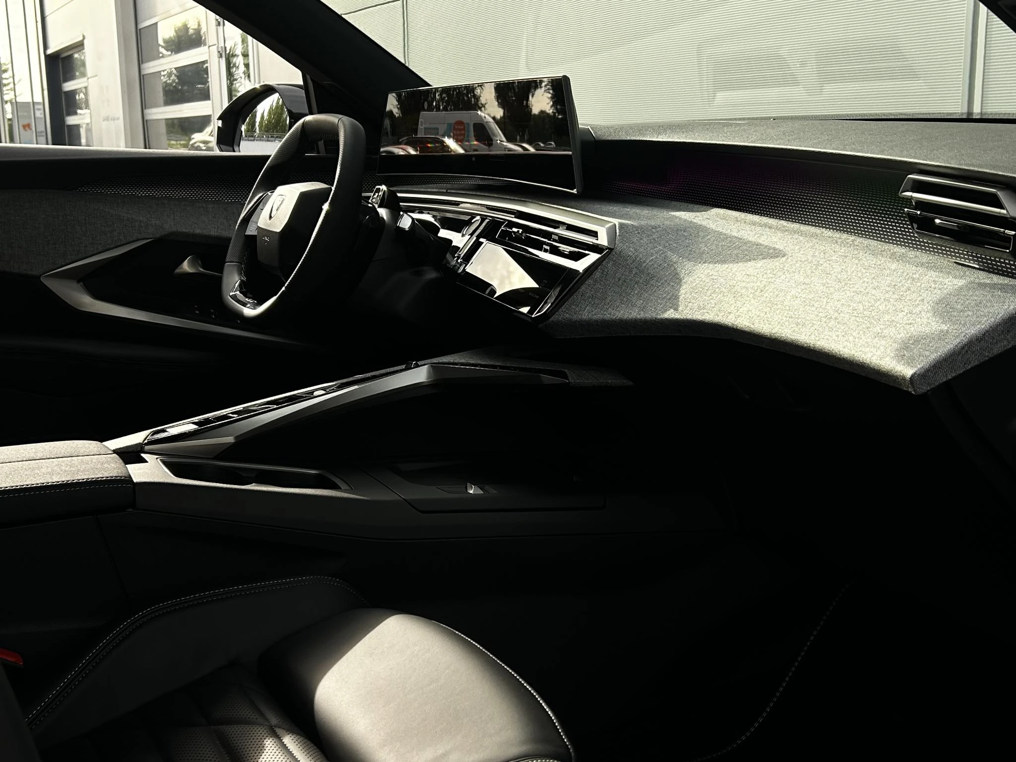 Peugeot-e-5008-image-29