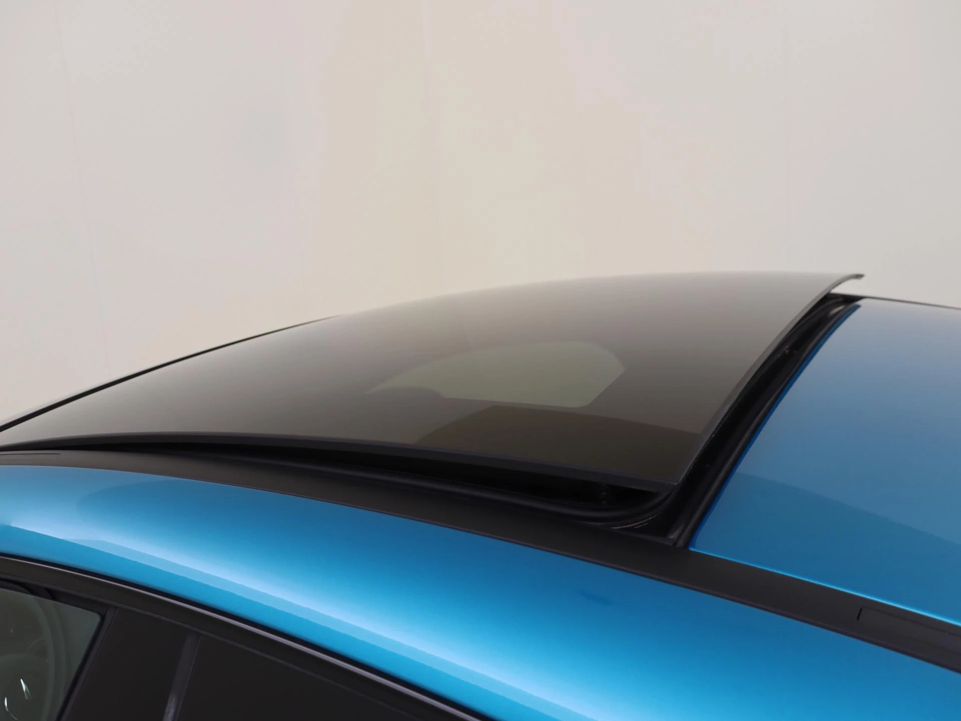 Mercedes-Benz-CLA-image-28
