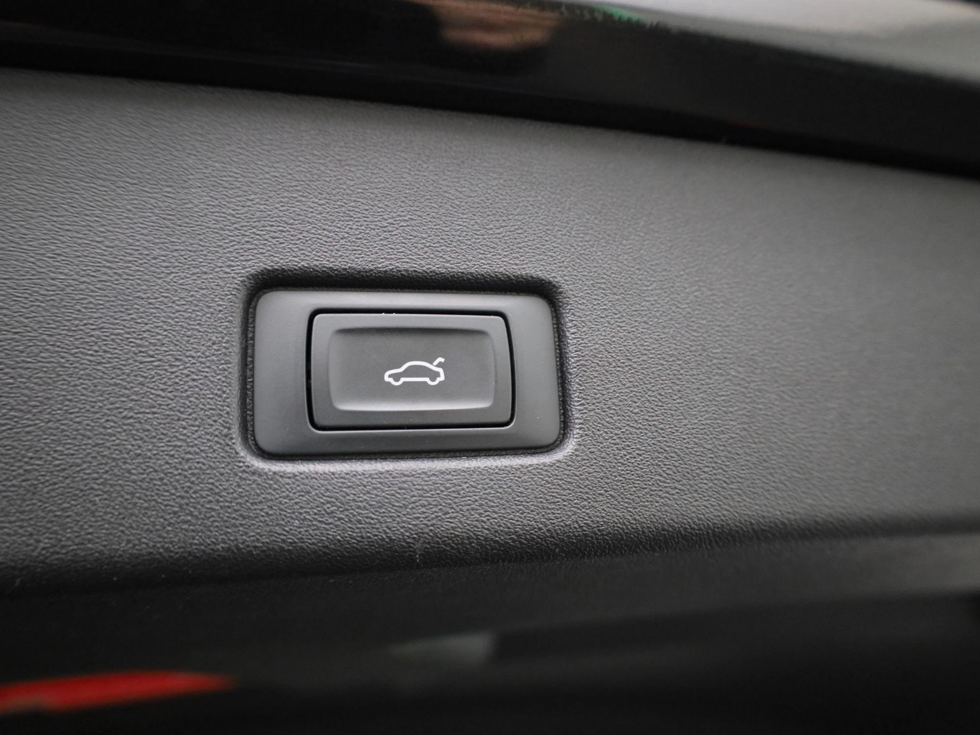Audi-Q4 e-tron-image-13