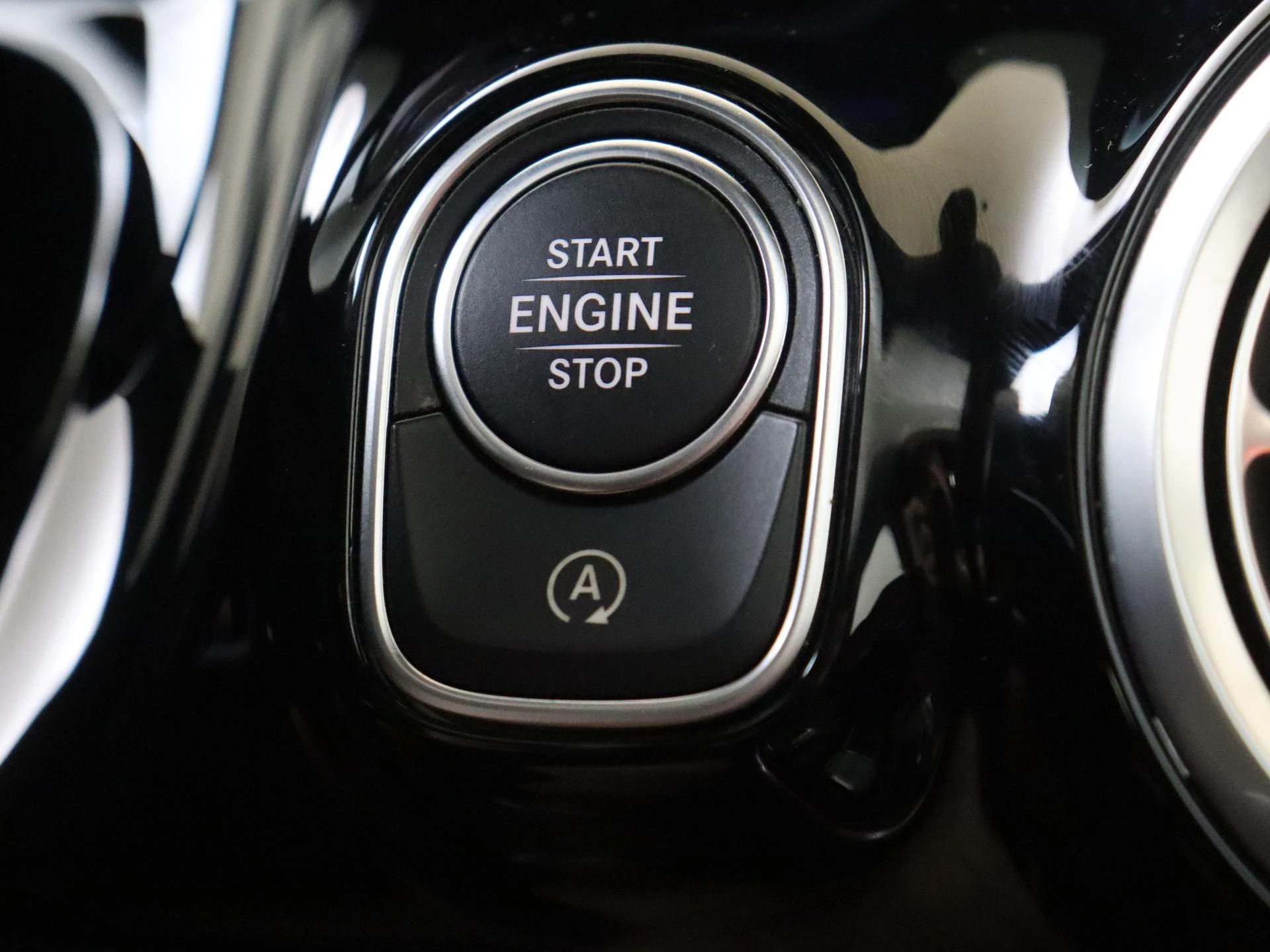 Mercedes-Benz-GLA-image-17