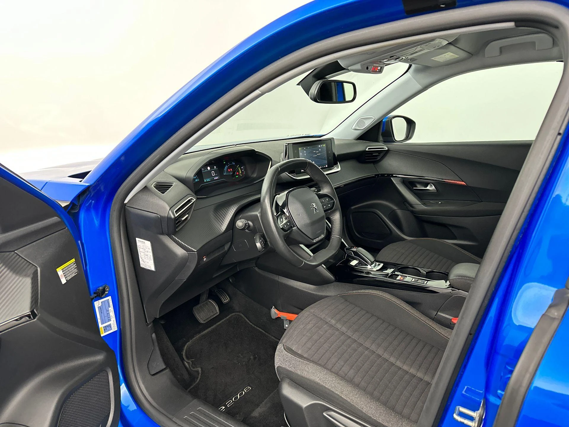 Peugeot-e-2008-image-28