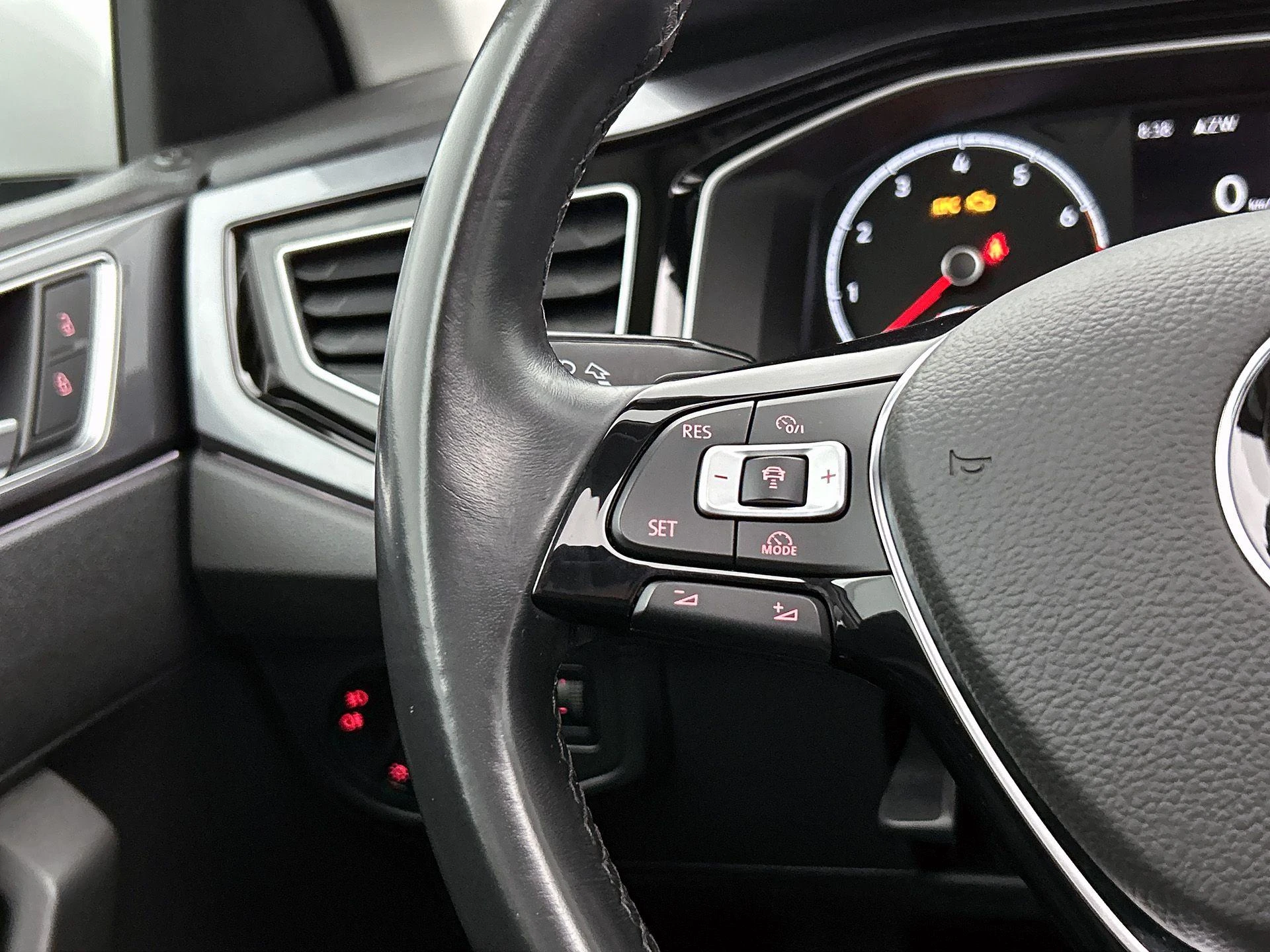 Volkswagen-Polo-image-5