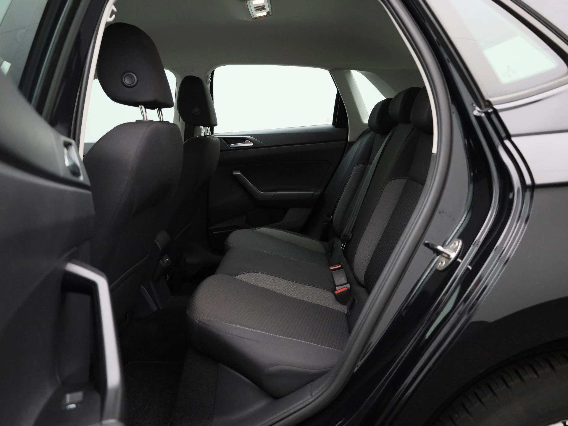 Volkswagen-Polo-image-11