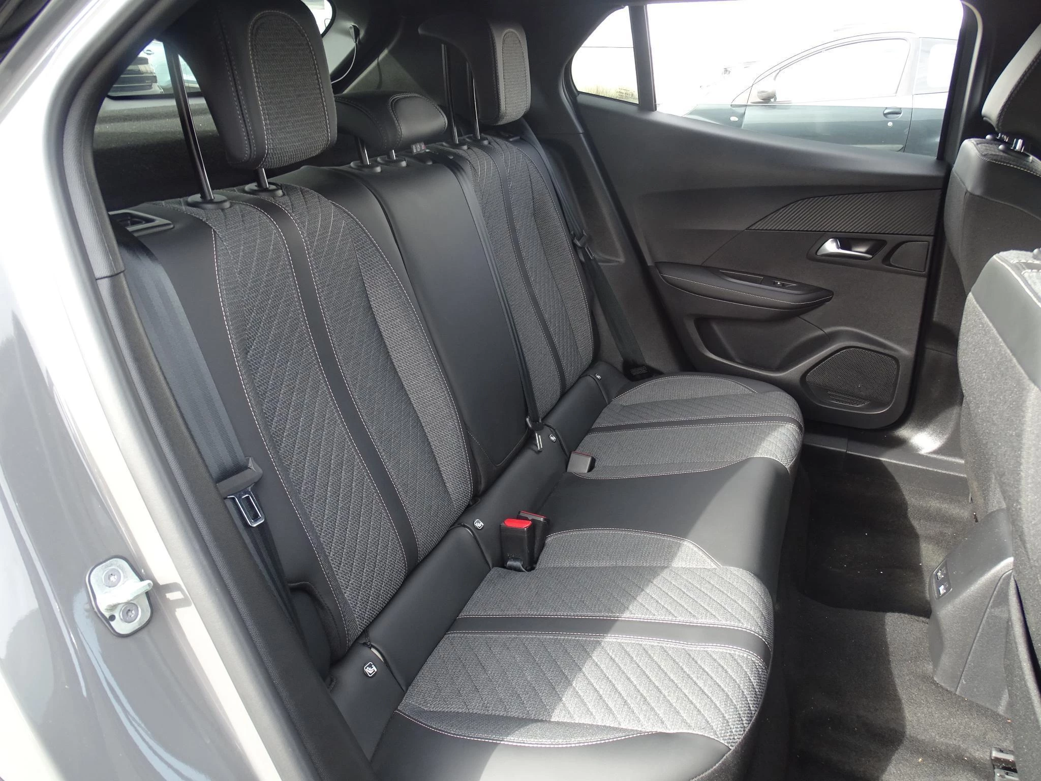 Peugeot 2008 1.2T Allure