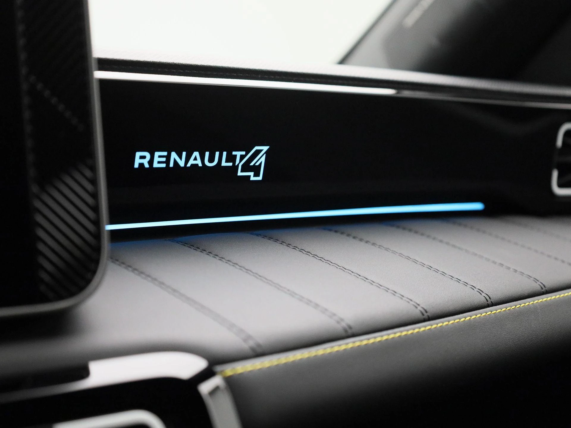 Renault-4-image-17
