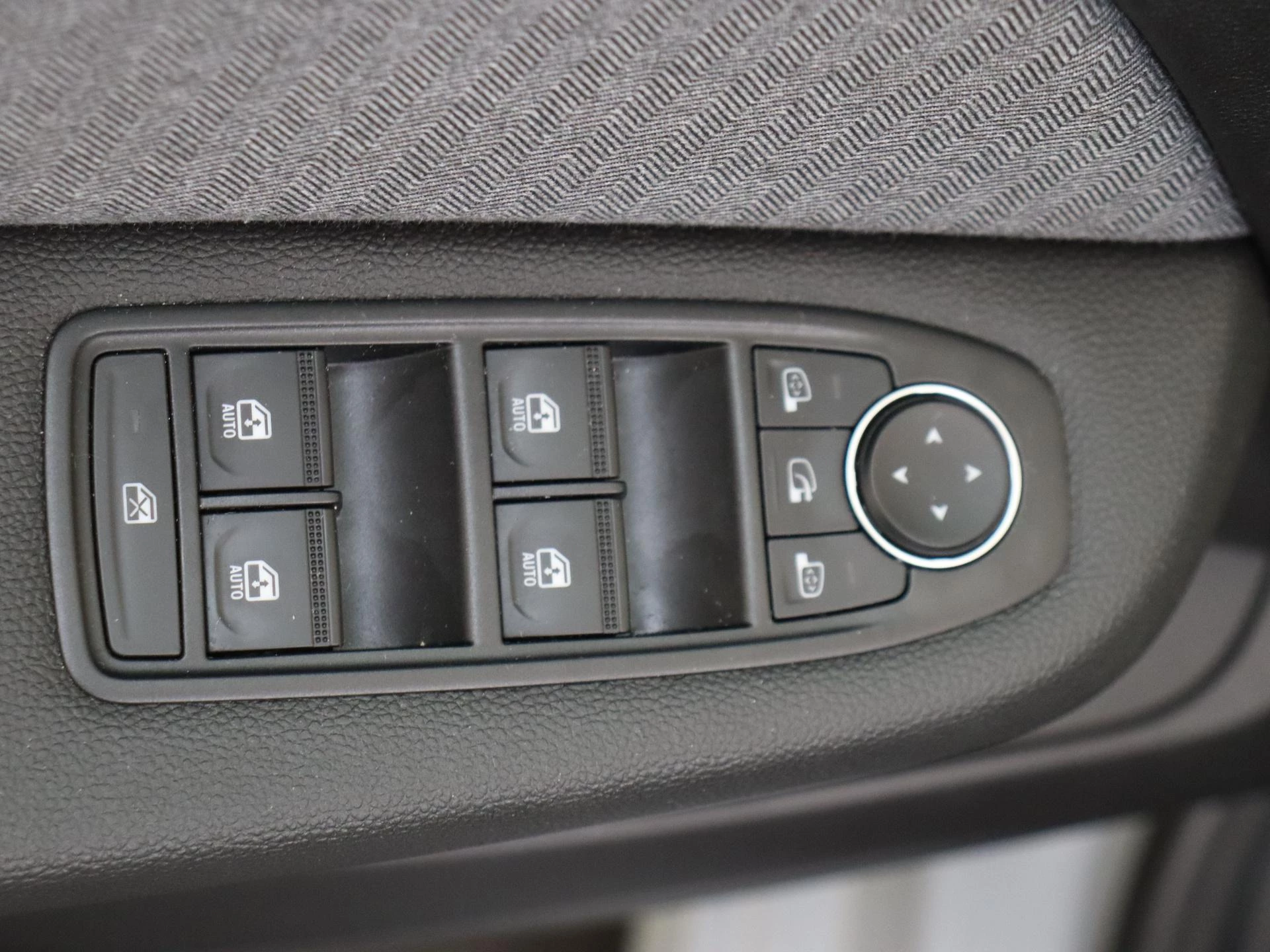 Renault-Clio-image-28