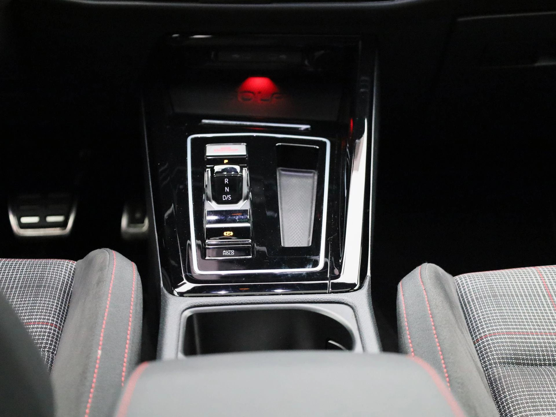 Volkswagen-Golf-image-9