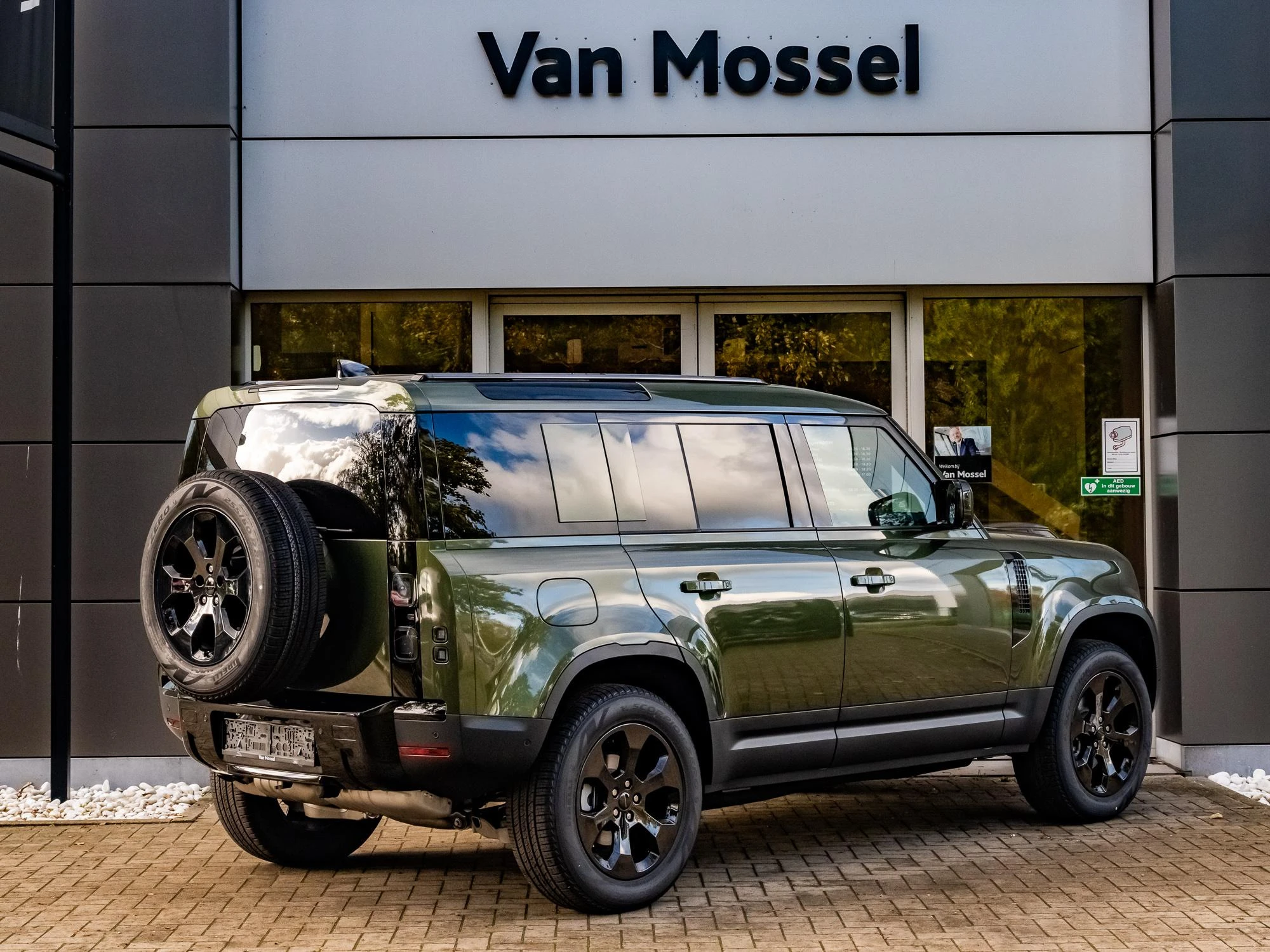 Land Rover-Defender-image-5