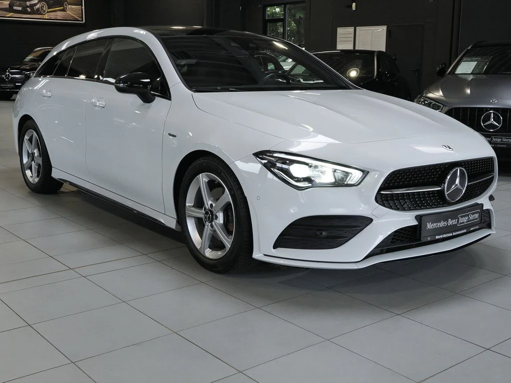 Mercedes-Benz-CLA 180-image-4