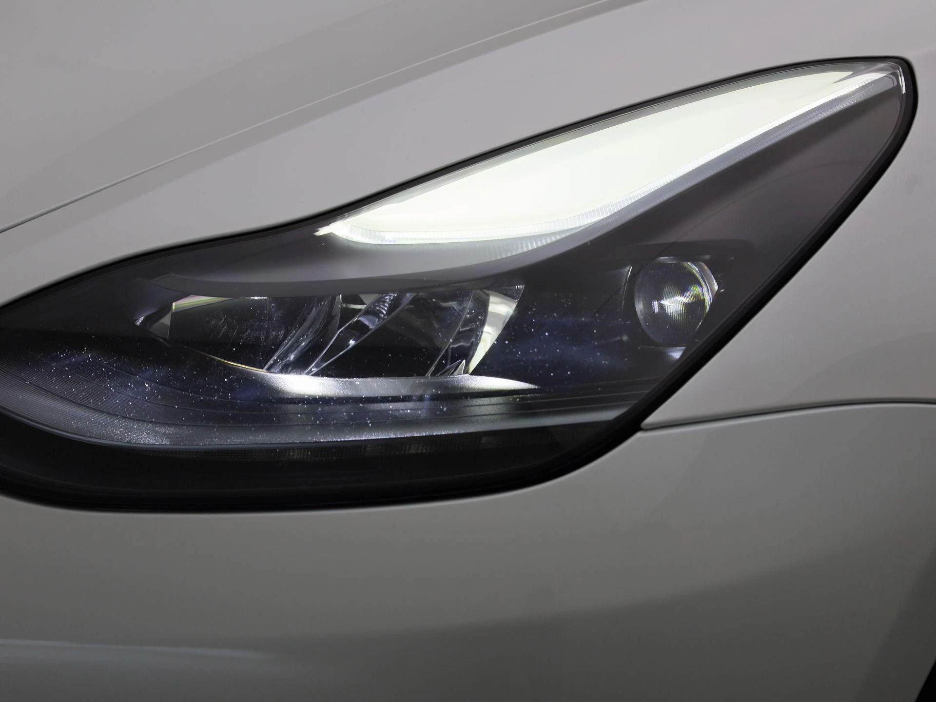 Tesla-Model 3-image-18